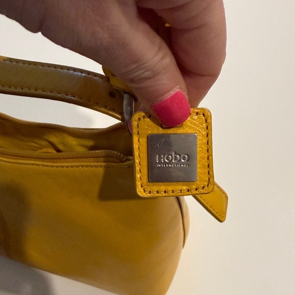 Good Condition Hobo Yellow Leather Shoulder Bag - Picture 4 of 10